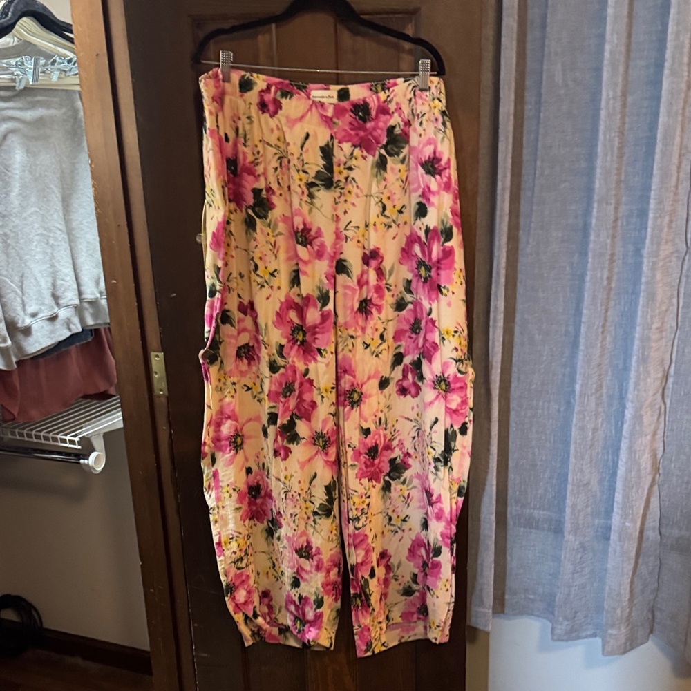 Abercrombie & Fitch Pink Floral Wide-Leg Pants